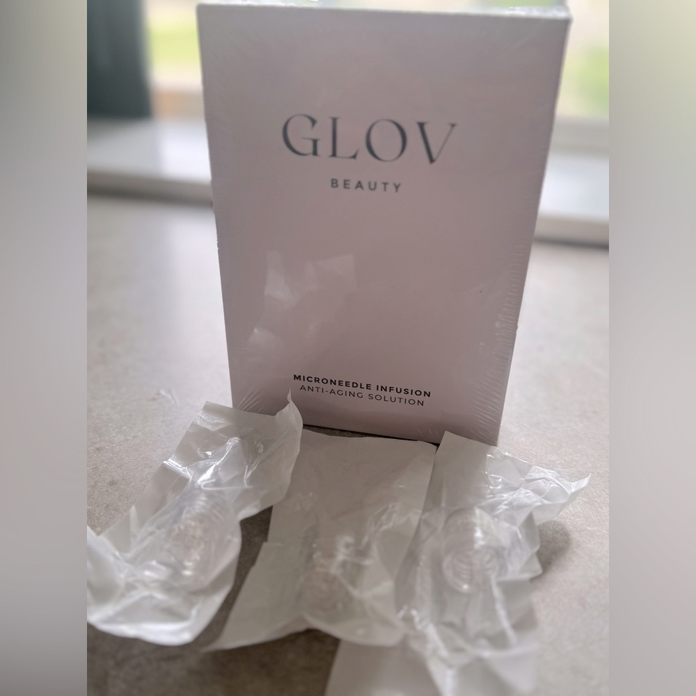 GLO Beauty Microneedle Infusion - White + extra micro needle caps